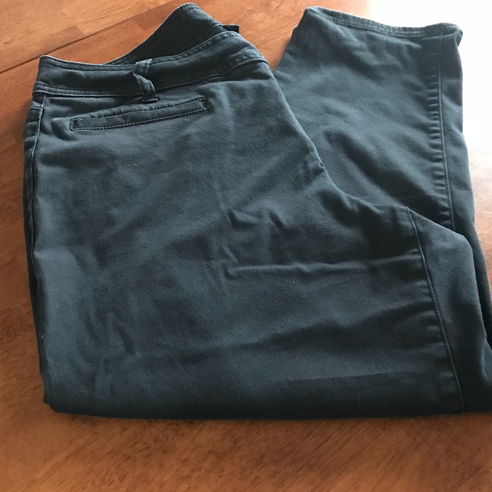 Lame Bryant size 16 navy Capri